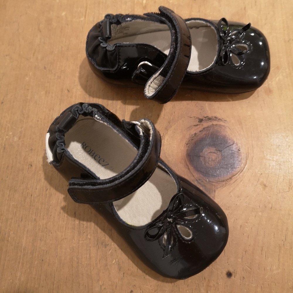 Robeez | Girls Dress shoes (size 5)